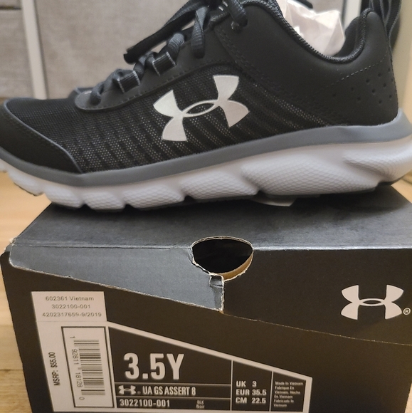 UA Under Armour GS Assert 8 Sneakers - Picture 1 of 5